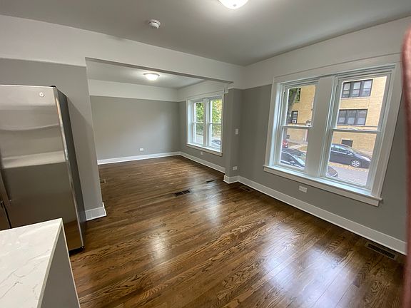 2nd image of 5034 N Washtenaw Ave #10755127