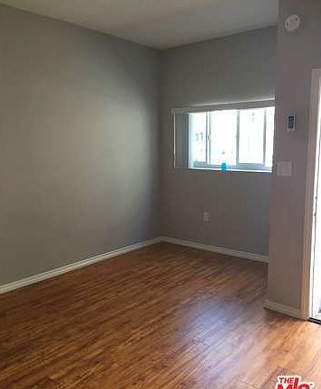 3rd image of 522 S Alexandria Ave #1