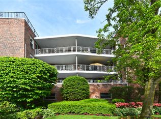 21 Chapel Pl, Great Neck, NY 11021