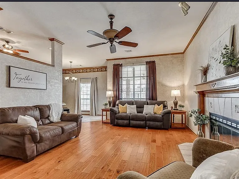 1137 SW 131st St — Photo 3