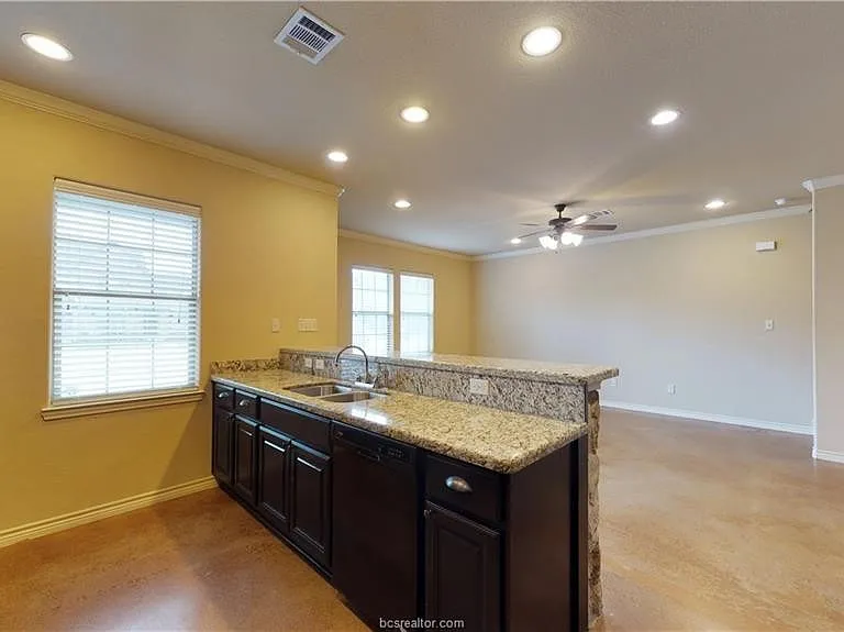 118 Kimber Ln — Photo 3