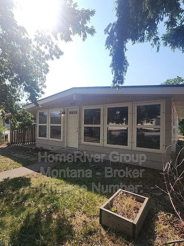 3 bed, 1.0 bath, $1,675 — Photo 2