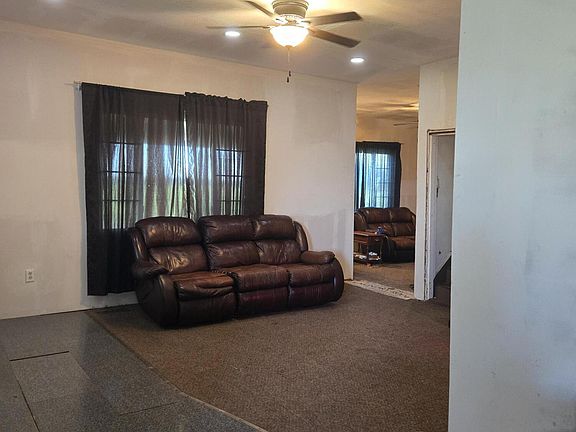 3rd image of 8039 Shelley Rd