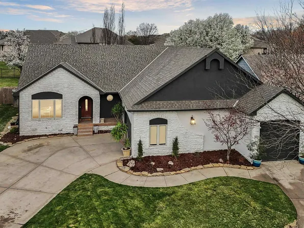 3127 N Lakecrest Cir, Wichita, KS 67205