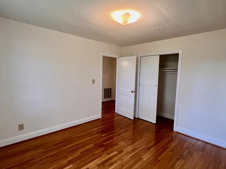 442 Elmhurst Rd — Photo 8