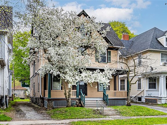 2nd image of 184 Wellington Ave