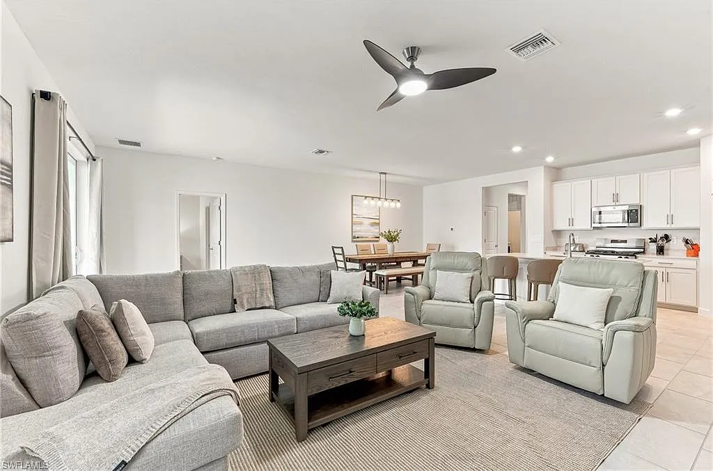 3 bed, 3.0 bath, 2198 sqft, $8,000 — Photo 3