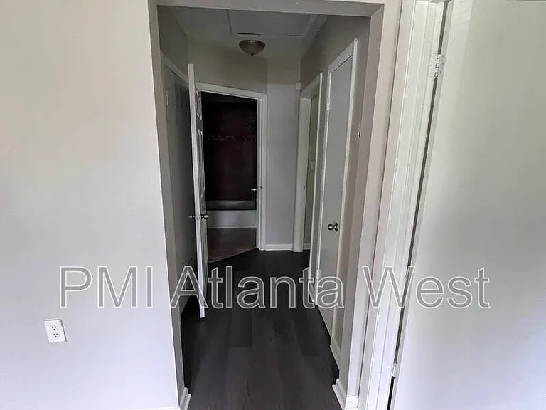 139 Lawton St SW — Photo 4