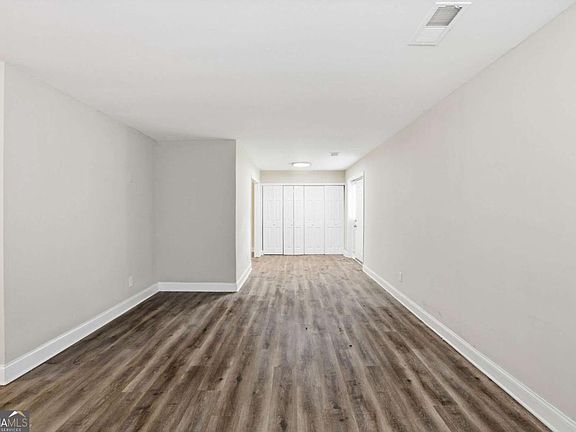 5th image of 310 Flagstone Dr SW