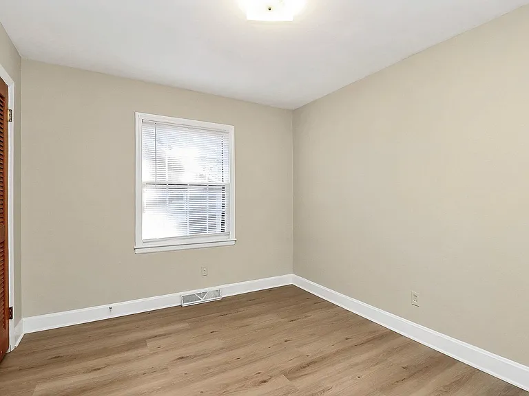 3728 Dresden Dr E — Photo 10