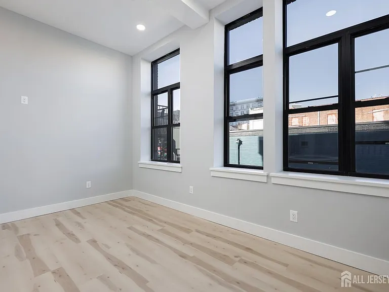 365 George St #1 — Photo 11