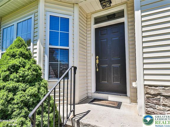 4th image of 10 Cobblestone Dr