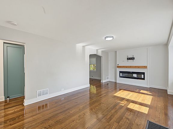 4th image of 2042 W 76th St