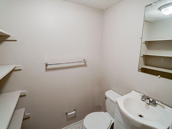 2nd image of 401 Blue Bell Ln