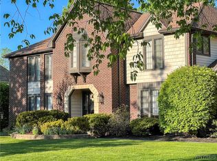 53 Foxboro Ln, East Amherst, NY 14051
