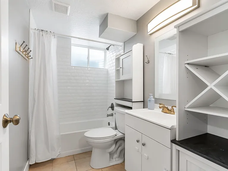4085 S Olympic Way — Photo 12