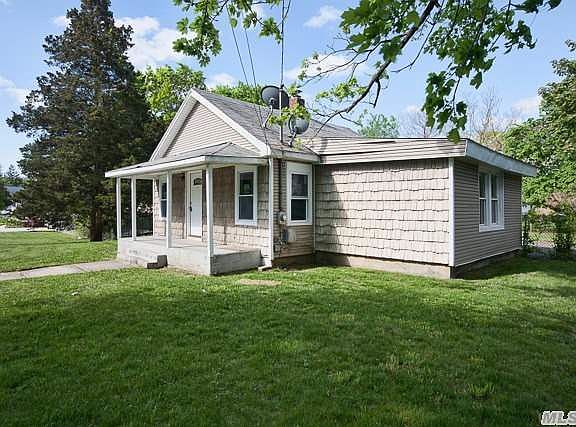 3rd image of 980 Ferndale Blvd