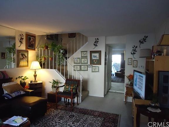 2nd image of 2857 E Jackson Ave Unit B
