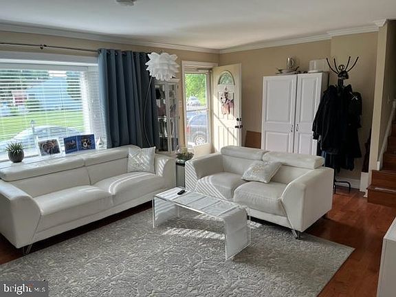 5th image of 541 Clarissa Ln