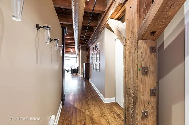 Building Photo - 520 W Huron St #414