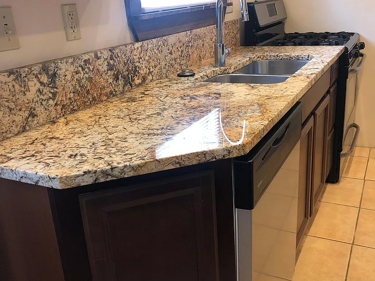 Kitchen - granite counter tops