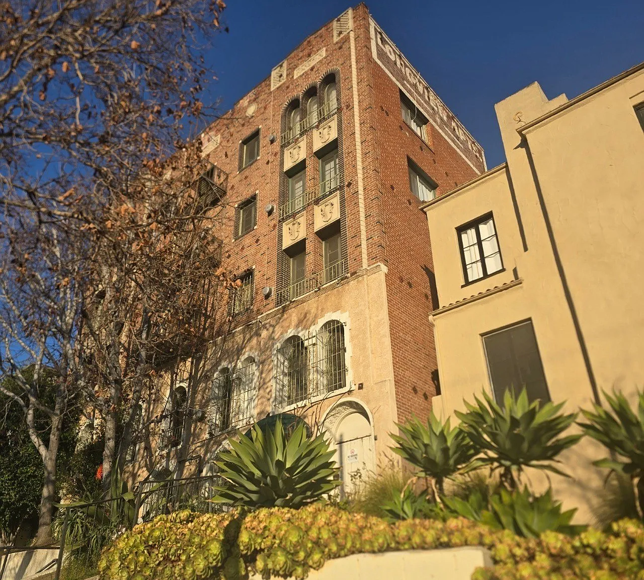 318 N. Mariposa Ave. — Photo 1