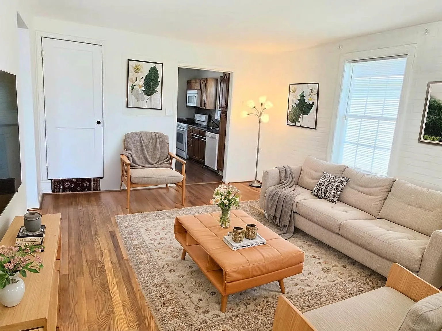 2 bed, 1136 sqft, $1,799 — Photo 2