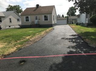 1712 N Center St, Crest Hill, IL 60403