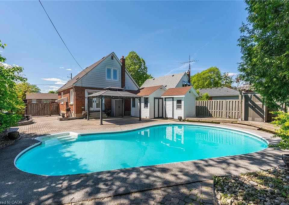 1st image of 27 Delevan Cres