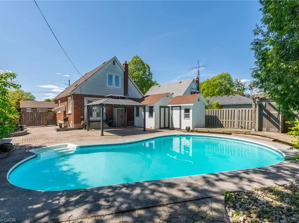 27 Delevan Cres, Hamilton, ON L9A 4A8