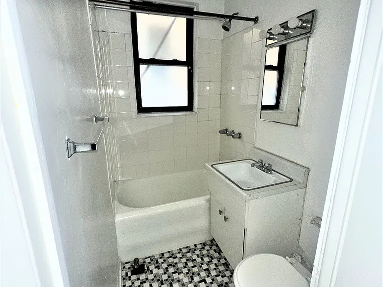 644 W Wrightwood — Photo 6