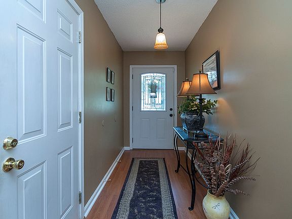 3rd image of 409 Twin Falls Dr