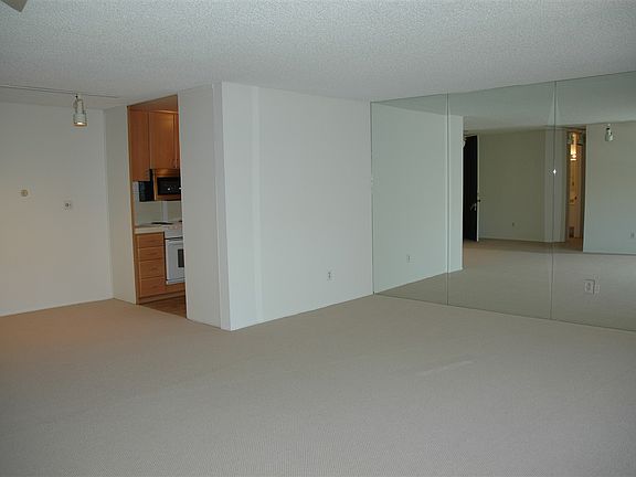 3rd image of 6455 La Jolla Blvd Unit 233