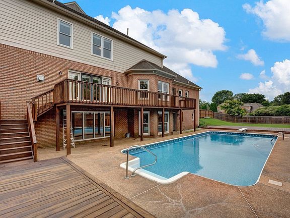 2nd image of 960 Greenway Dr