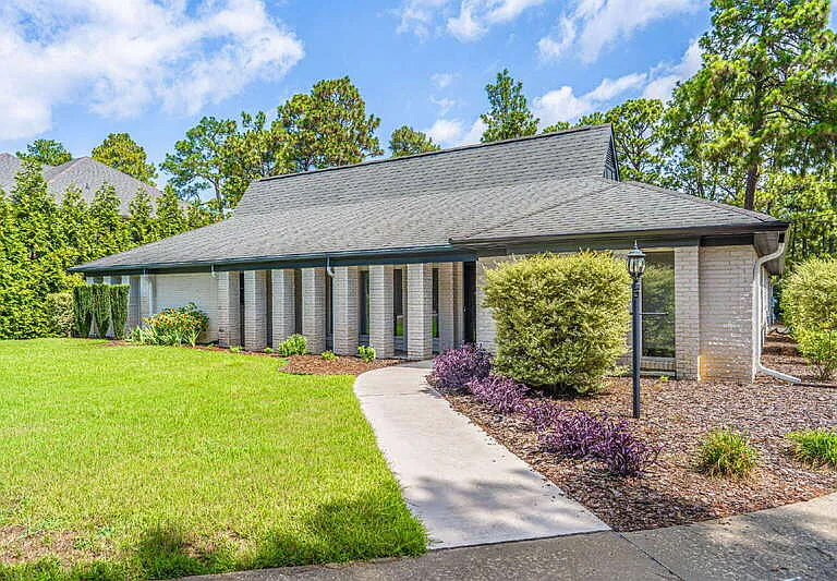 60 Eldorado Ln — Photo 2