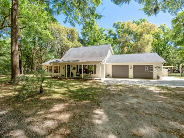 32 W Cedar Rd, Saint Helena Island, SC 29920