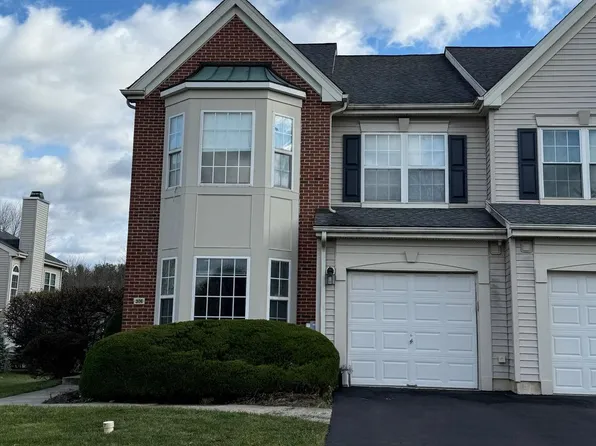 306 Silver Oak Ct, Warminster, PA 18974