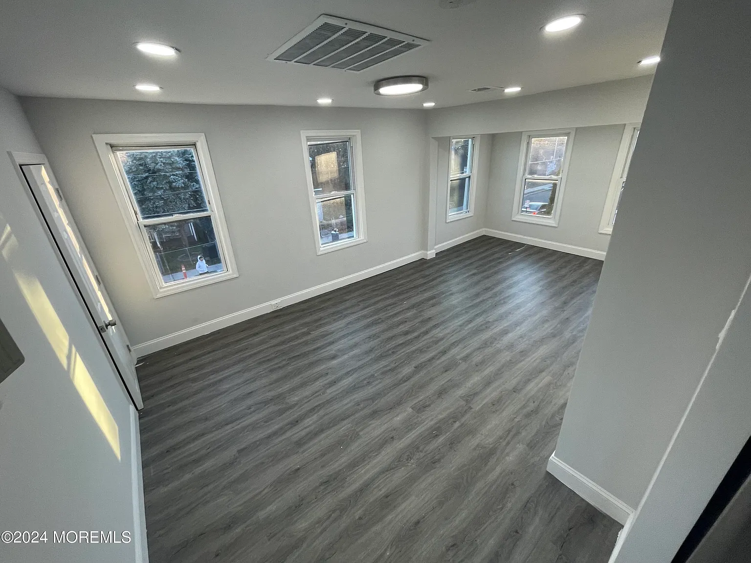 2 bed, 1960 sqft, $2,900 — Photo 4