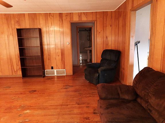 3rd image of 10652 Beal Ave