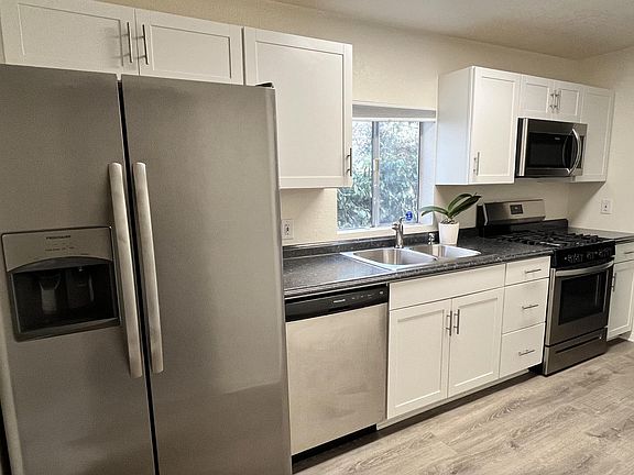 Side-by-Side Fridge with ice and water door dispenser