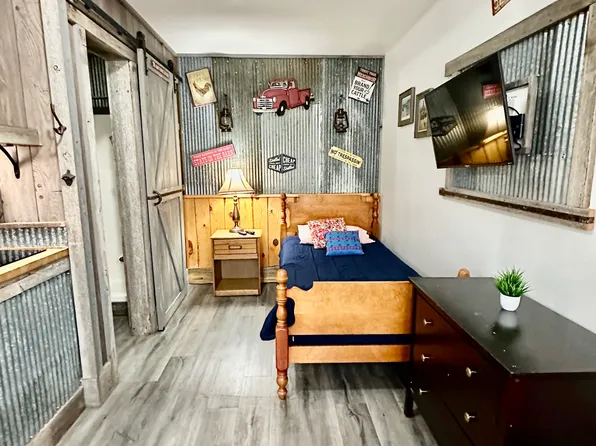 210 E North St, Rapid City, SD