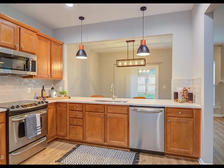 8619 Thunderwood Dr — Photo 6