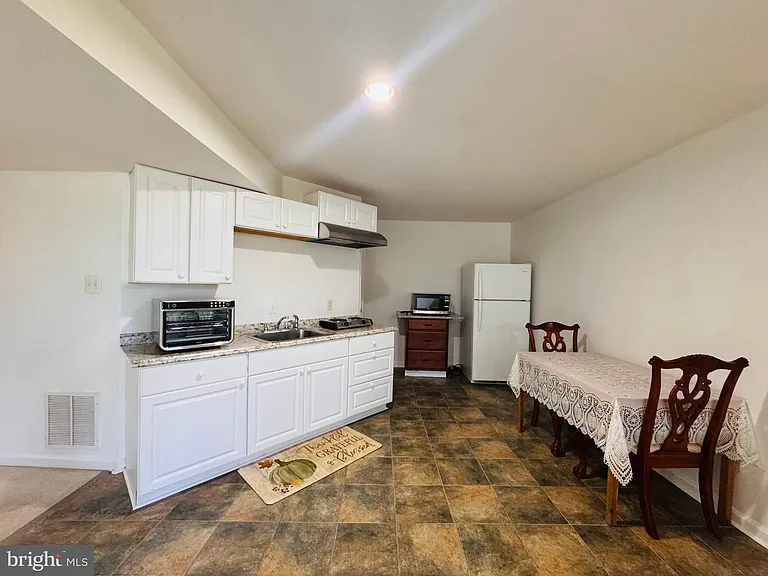 17754 Avenel Ln — Photo 14