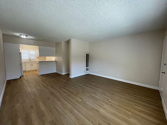 5th image of 1141 Molino Ave APT 2