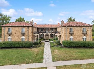 2200 Far Hills Ave, Oakwood, OH 45419