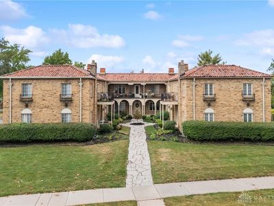 2200 Far Hills Ave, Oakwood, OH, 45419