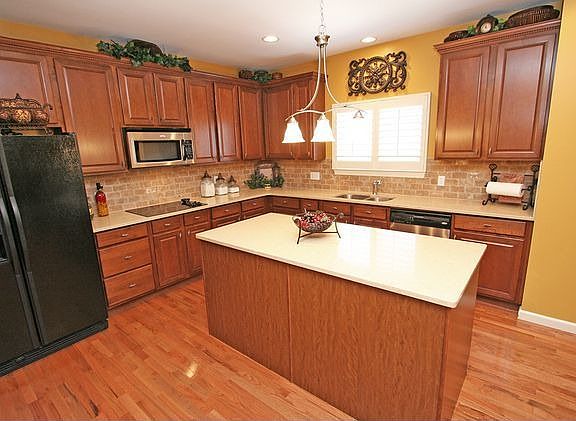 3rd image of 731 Oriental Lily Dr