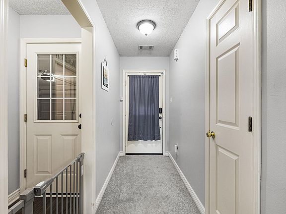 4th image of 30 Applewood Dr