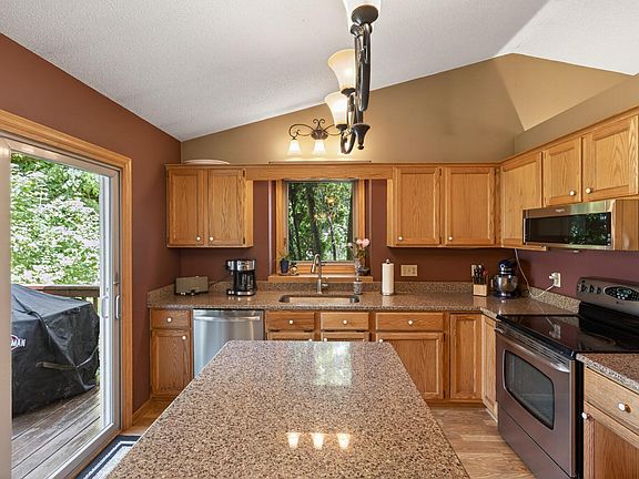 5th image of 3398 Rolling Hills Dr