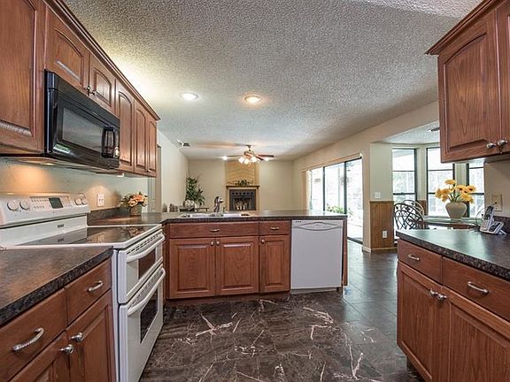 5th image of 3417 Bloomingdale Oaks Dr